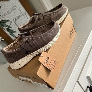 Size 12 youth Brand New crevo boy shoes